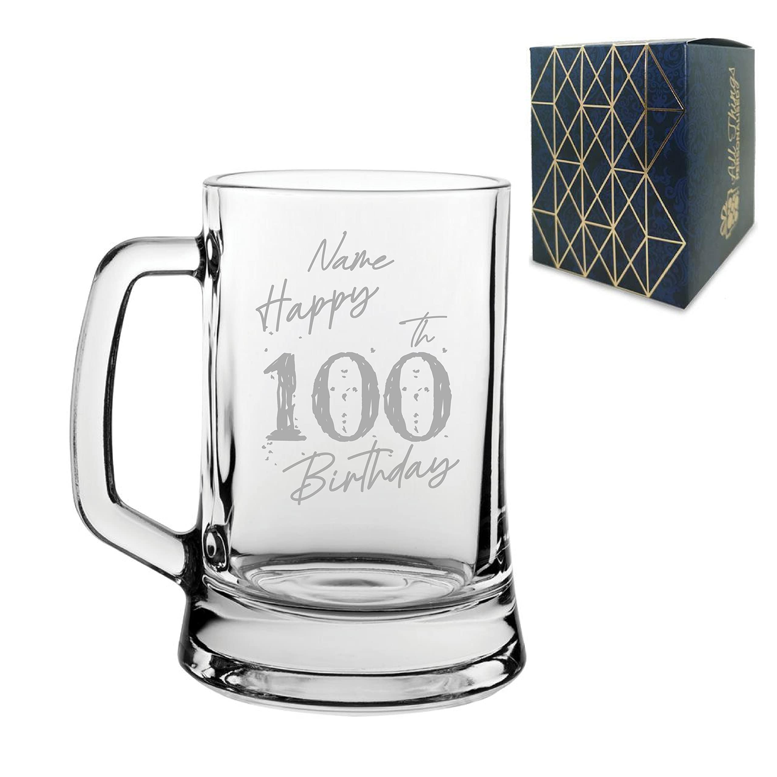 Chope à bière gravée personnalisée avec inscription « Happy 100th Birthday » dans une boîte cadeau