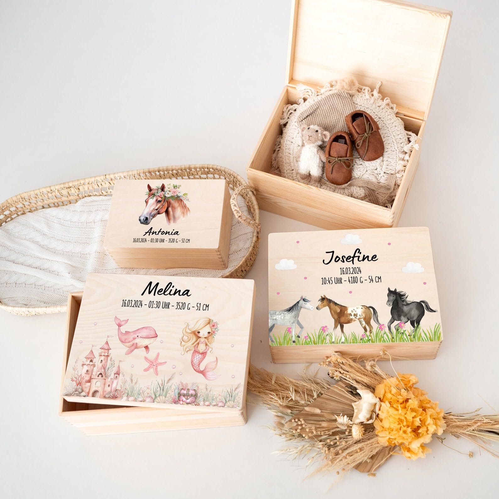Bärenfreunde - Personalisierte Erinnerungsbox Baby mit Spezial-Druck - Individuelle Baby Erinnerungsbox - Erinnerungskiste aus Holz - Geschenk zur Geburt (S | Klappdeckel,Meerjungfrau rosa)