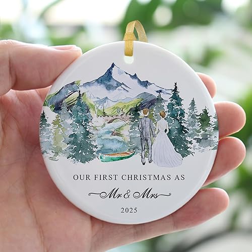 Miniatura 5 de Nuestro primer adorno de Navidad 2023, adornos de cerámica Just Married como Mr and Mrs, colgante de Navidad para el primer año para parejas,