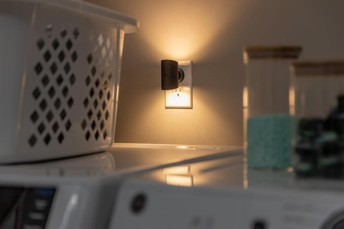 Energizer Energizer Directional LED Swivel Sconce Night Light, Plug-in, Color-Changing & Dimmable, Warm White, Dusk-to-Dawn Sensor, Adjustable for Hallway, Bedroom, Stairway 1 Pack 85615 photo 2