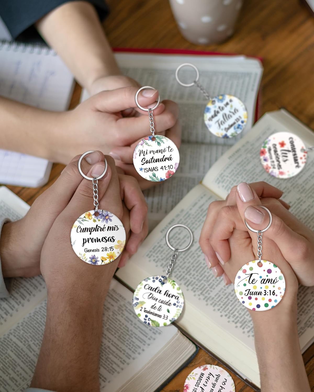 Sureio 48 Pcs Spanish Christian Keychain Gifts Bible Verse Inspirational Keychain Bulk Religious Party Gifts for Women Men - Image 6