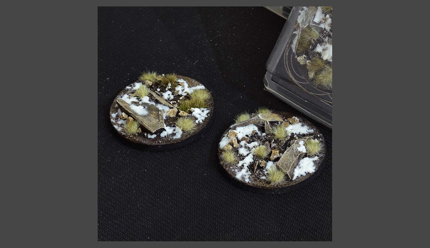 Gamers Grass Battle Ready Bases: Winter Round 60mm (x2)