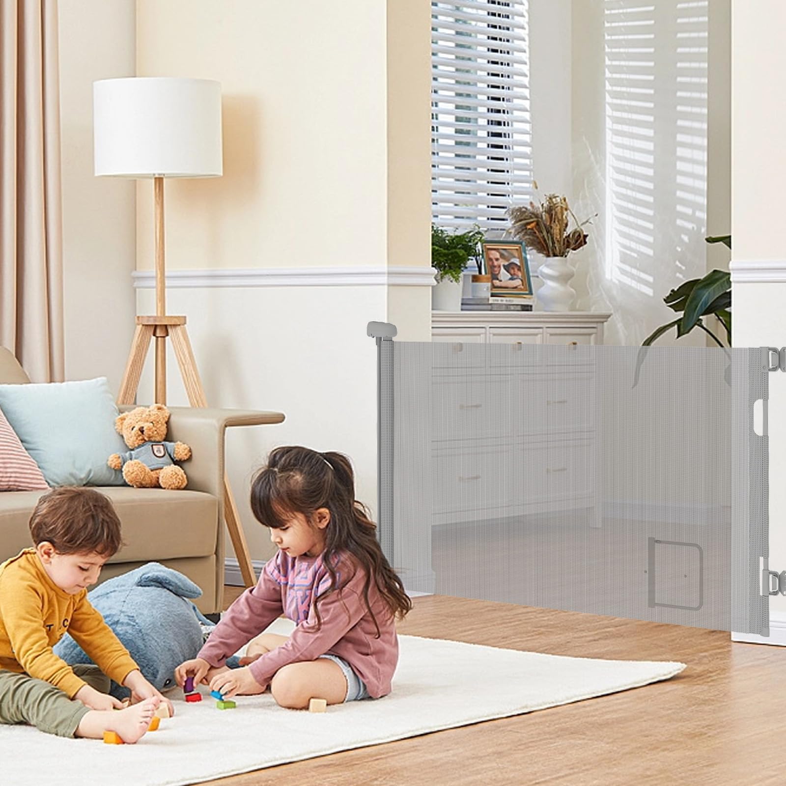 homewell 150cm Treppenschutzgitter Ausziehbare für Babys, Türschutzgitter mit Katzenklappe, Türschutz für Treppen/Türen/Innen & Außen, Einhändig Bedienbar
