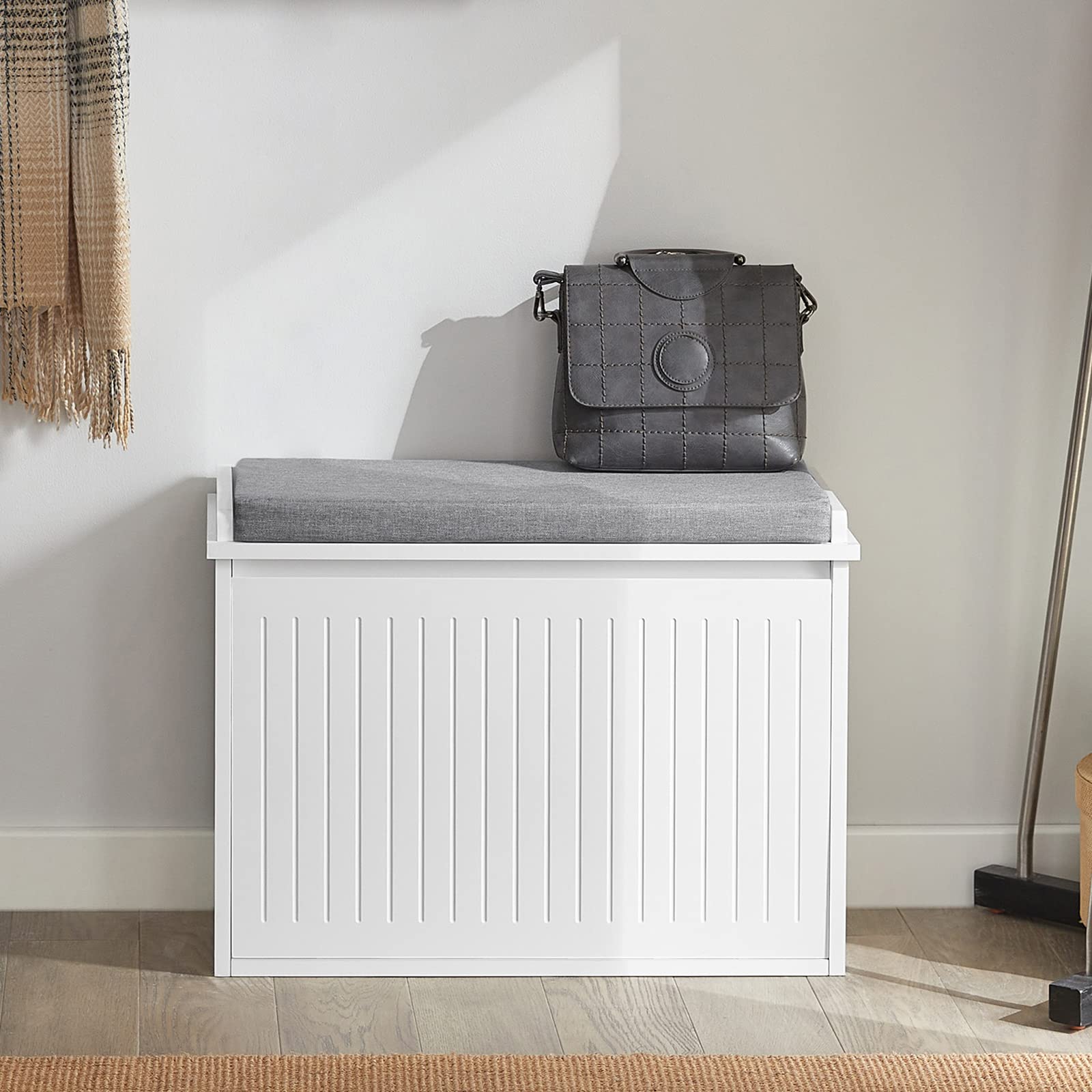SoBuy Banc Chaussures avec abattant 62x26x45cm pour entrée | Meuble de rangement avec coussin rembourré polyester, MDF E1, pieds antidérapants, charge 150kg, blanc FSR98-W