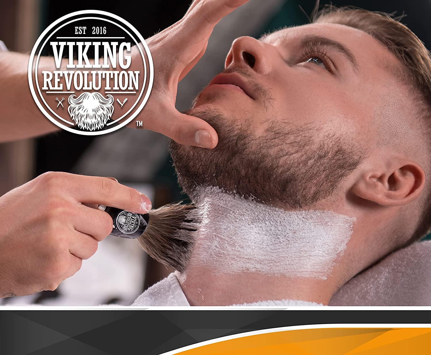 Viking Revolution Pennello Barba in Tasso - Pennello da Barba Rasatura a Umido con Crema e Schiuma da Barba - La Miglior Rasatura con Rasoio di Sicurezza, Rasoio a Doppio Filo o Rasoio Pieghevole