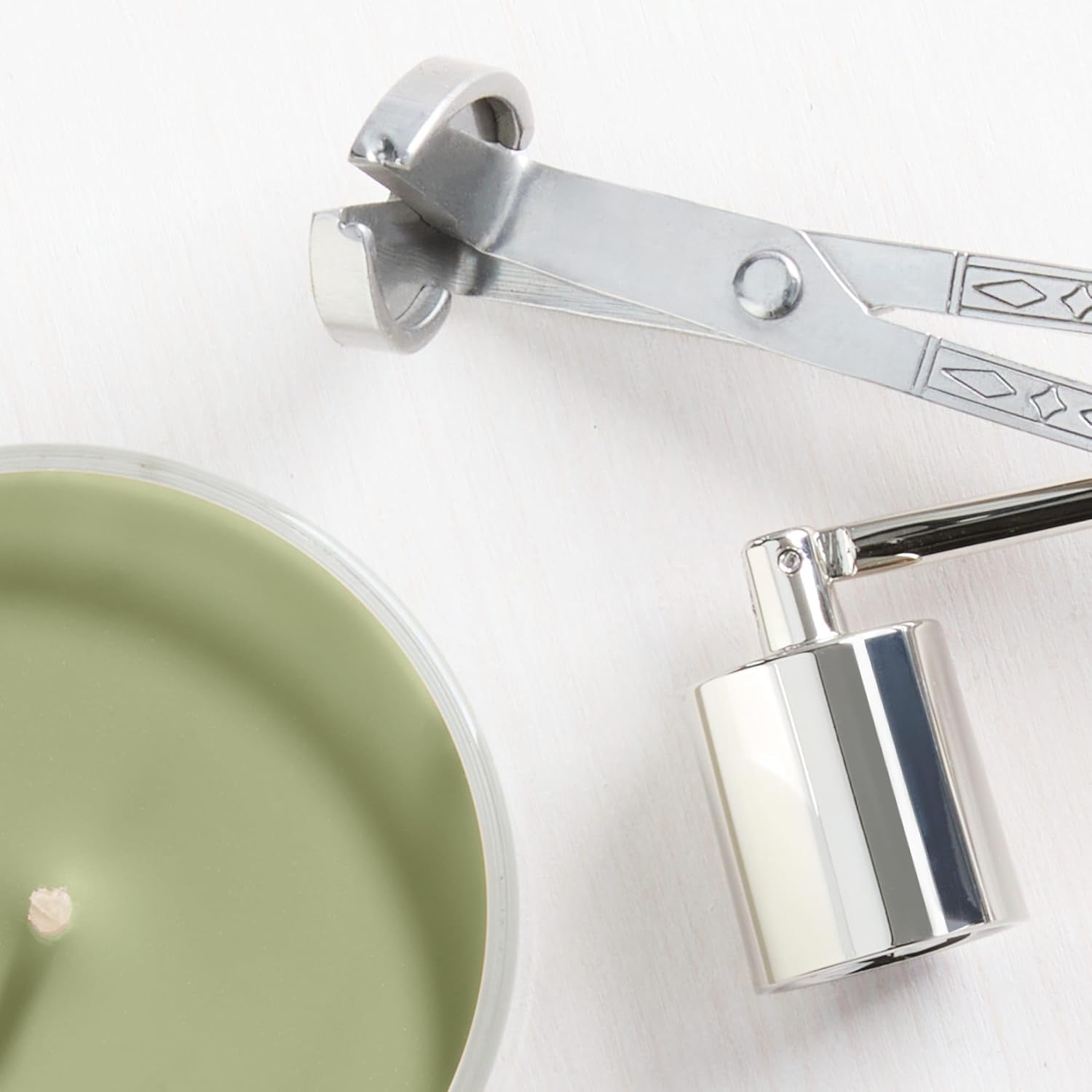 Yankee Candle Medium Pillar Scented Candle with up to 115 Hour Burn Time, Premium Plant Wax Blend for Consistent Burn, 14.25 oz Pillar Candle with Room Filling Fragrance, Sage & Citrus