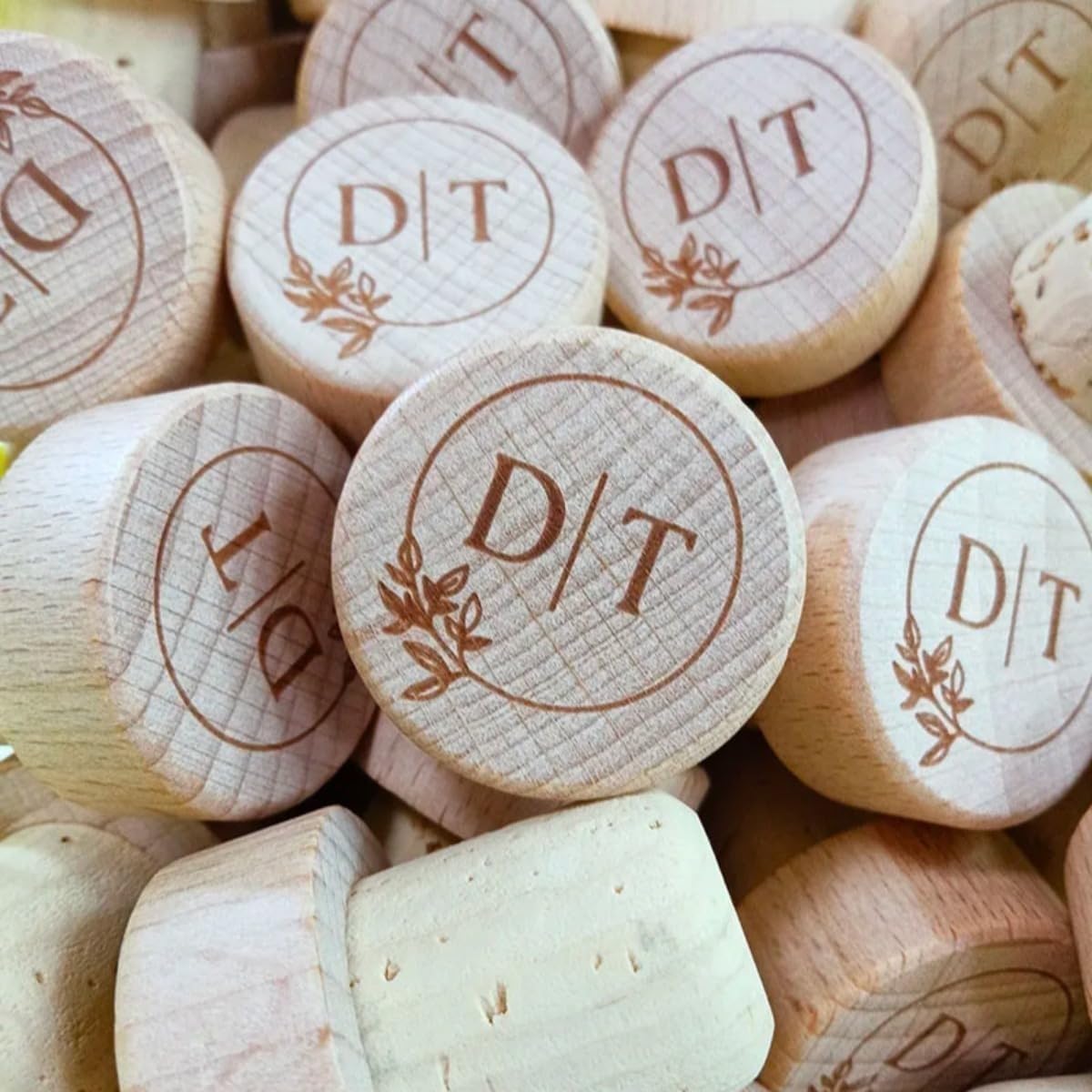Tapón de vino de madera personalizado, decoración de boda, fiesta, decoración personalizada de corcho para botellas, decoración de boda (50 unidades)