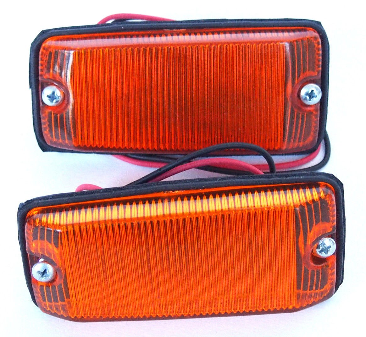 Conjunto de luces traseras, delanteras, izquierdas y derechas, más indicadores intermitentes delanteros, y repetidores