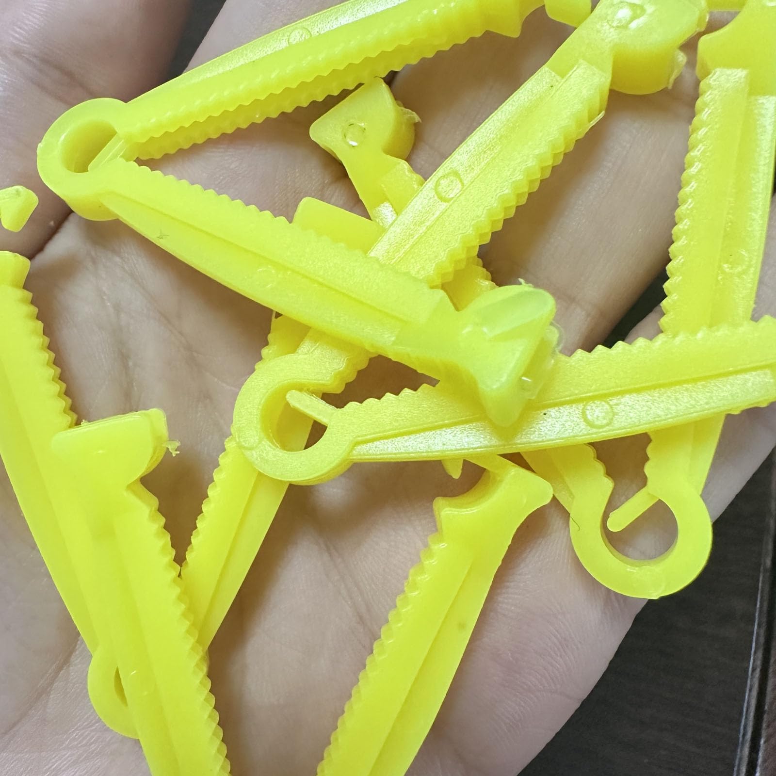CANGCANG 20 Pièces Pinces Cordon Ombilical,Clip de Cordon Ombilical en Plastique,Cordon Ombilical Pinces Kits de Mise Bas,Plastique jetable pour Animaux de Compagnie Porcinet Agneau Chèvre Chiot