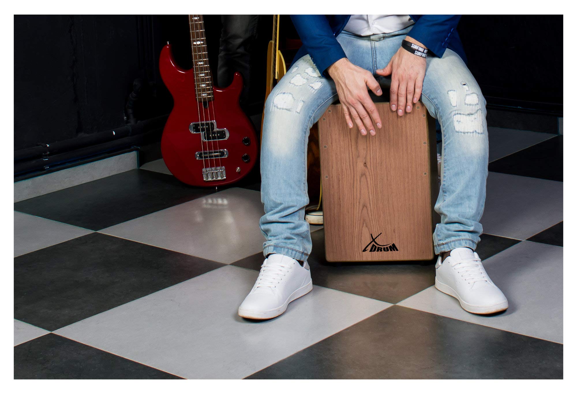 XDrum Cajon El Bajo Bass Port Black/Walnut - Porta bassi integrato per un suono potente - Cassa per percussioni - Cassa in legno - Incl. borsa