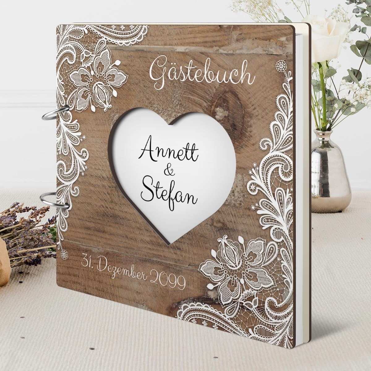 Personalisiertes Hochzeit Gästebuch - Rustikal Motiv (HDF bedruckt mit Holzmotiv und Weißer Spitze) - 215 x 215 mm 72 Blätter / 144 Naturpapier Innenseiten, Herz ausgeschnitten