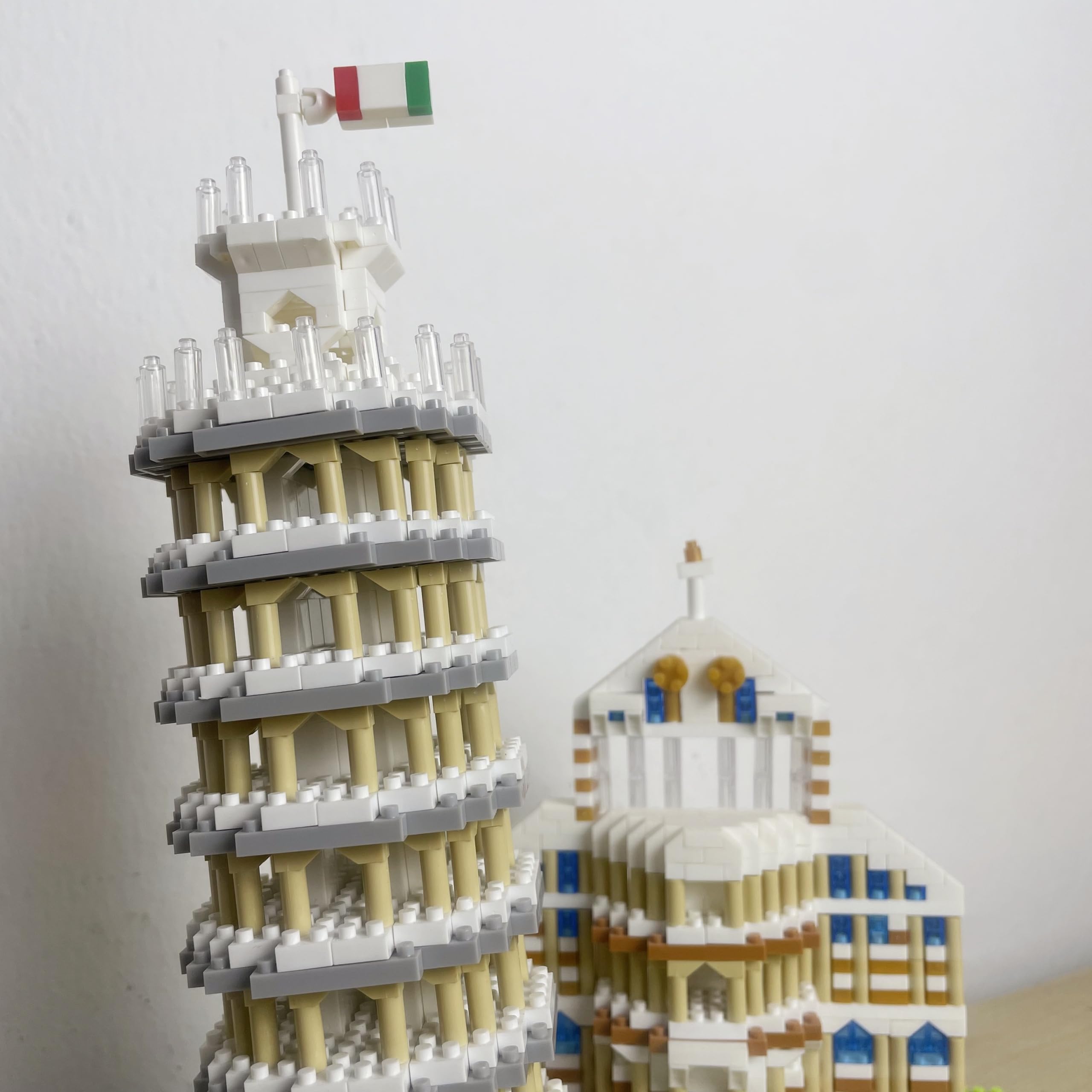 Torre Inclinada de Pisa en Bloques Micro Mini - Juego de Construcción a Escala 8.7" para Adultos, Juguetón Educativo de Stem para Adolescentes y Adultos (más de 1700 Piezas)