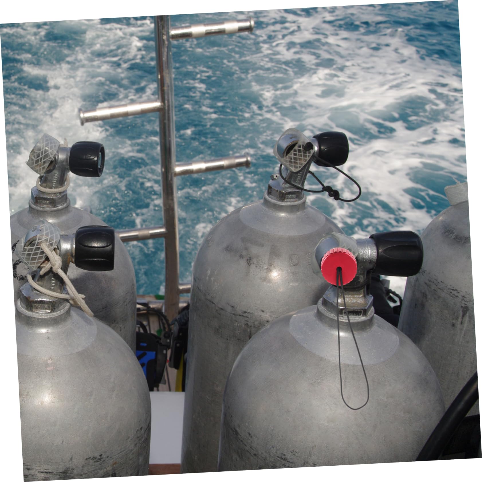 LAPYAPPE Diving Tank Valve End Cap Dust Plug Scuba Valve Cap Gas Bottle Protection for Air Cylinders Reliable Cover for Scuba Diving Equipment Easy to Carry Vibrant