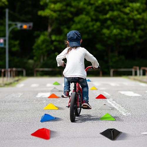 Miniatura 7 de Paquete de 48 conos triangulares de fútbol, conos de agilidad flexibles con bolsa de transporte y correa, conos de taladro deportivos para