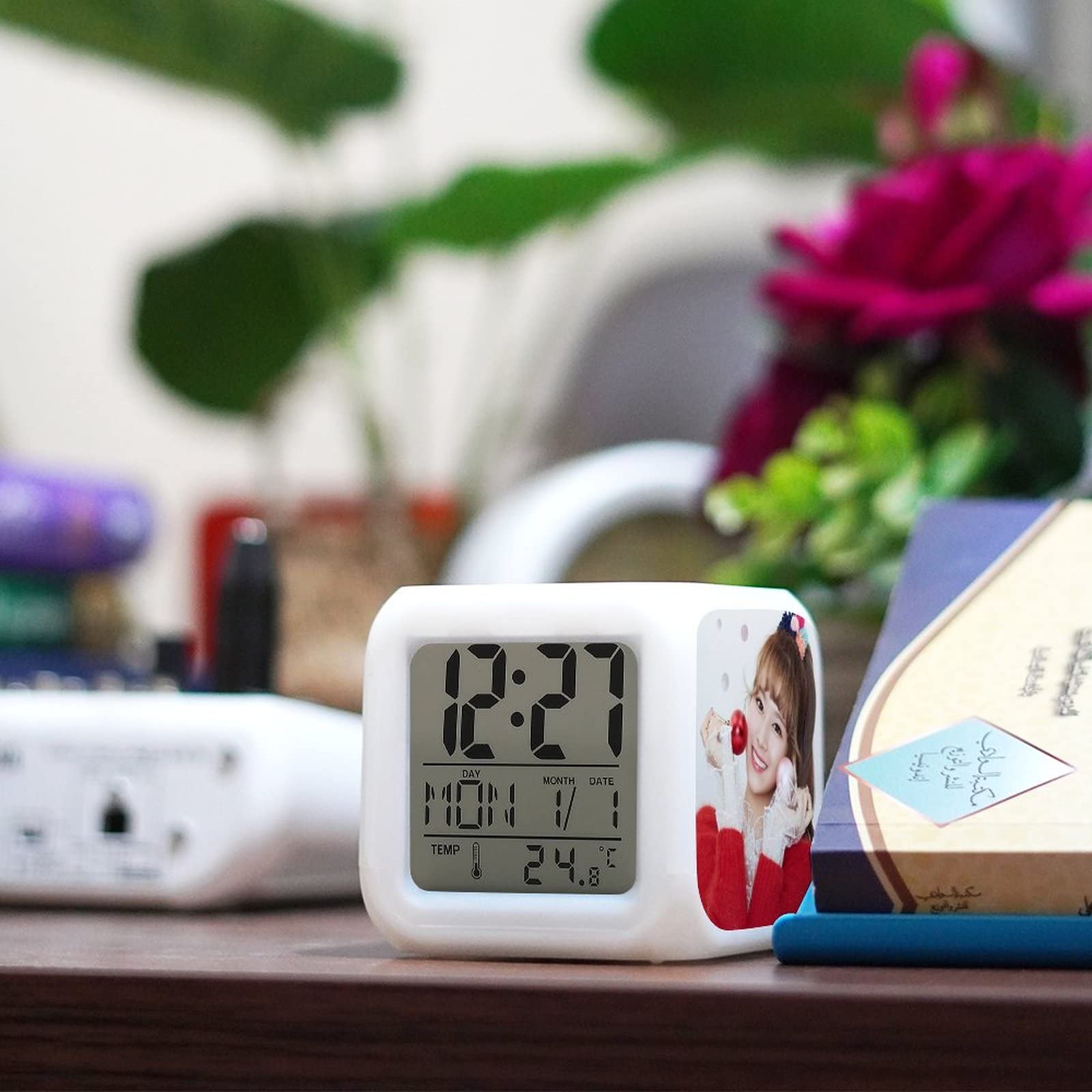 Amazon.co.jp: TWICE サナ 目覚まし時計 LED デジタル時計 12/24 時間