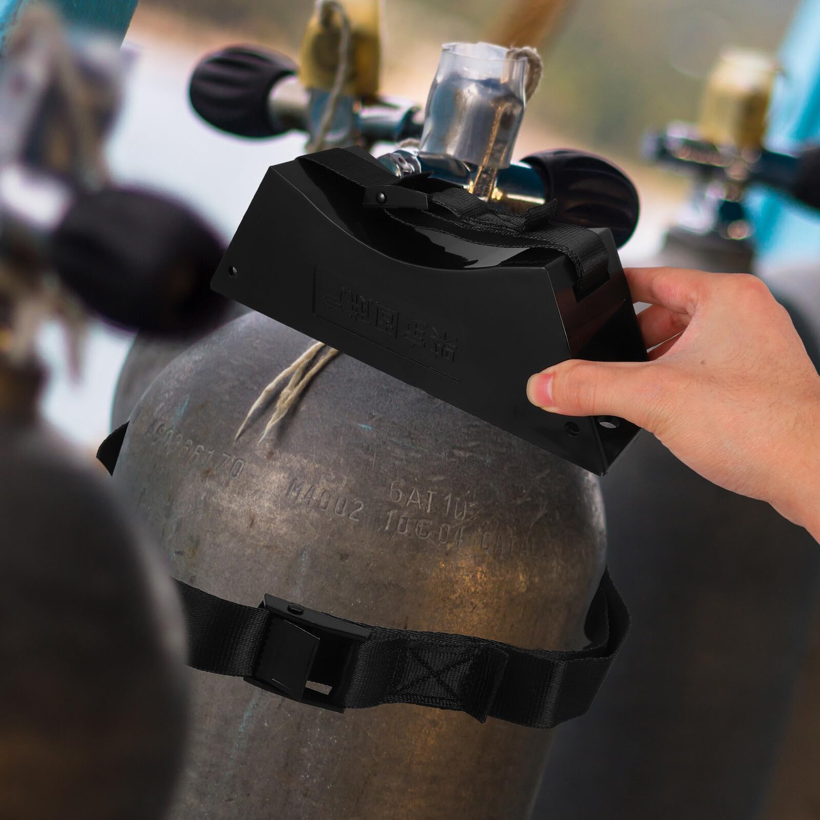 Support de Bouteille de Gaz Mural pour Réservoir Propane 40l Noir | Fixation avec Sangle Réglable, pour Bateaux et Laboratoires, Installation Simple, Maintien Sécurisé