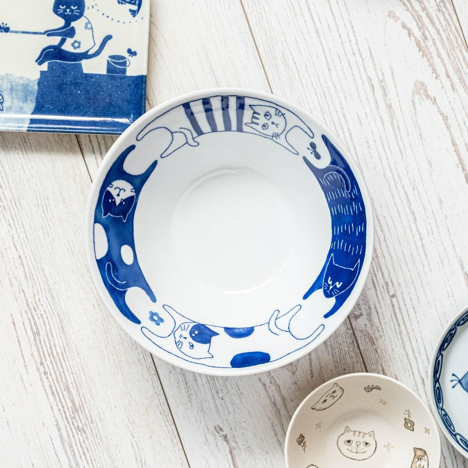 Amazon | 美濃焼 もっと ねこまるけ グルグル 20.5cm丼 | やまに