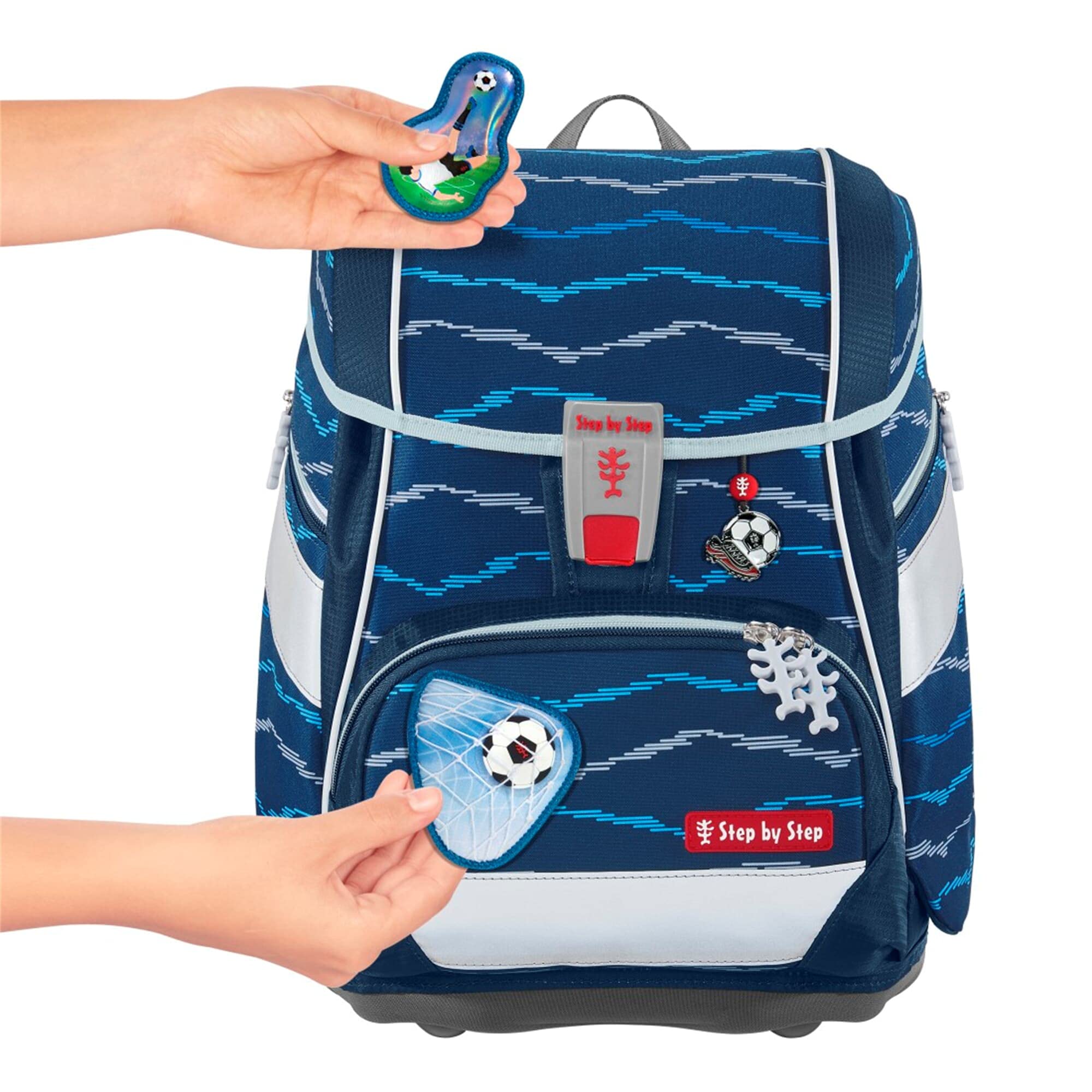Step by Step Schulranzen-Set 2IN1 Plus „Soccer Lars“ 6-teilig, ergonomischer Tornister, höhenverstellbar mit Hüftgurt, für die Grundschule, ab der 1. Klasse, 19L, blau, Fußball-Design