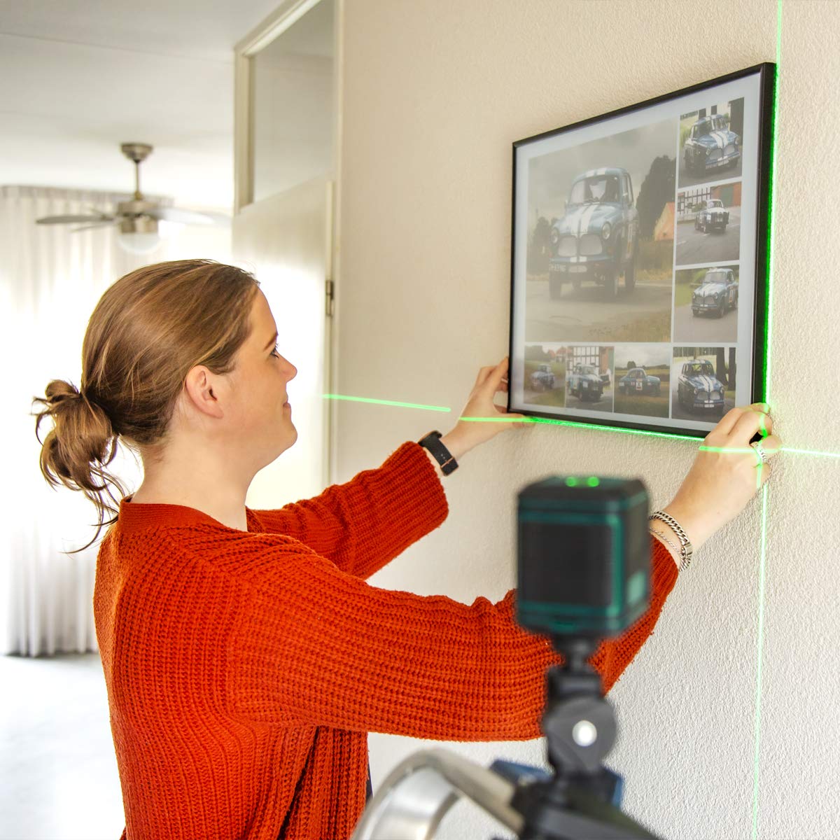 VONROC Láser de línea cruzada - Verde - Autonivelante - Alcance de 18 metros - Incluye barra de sujeción, bolsa de herramientas y baterías