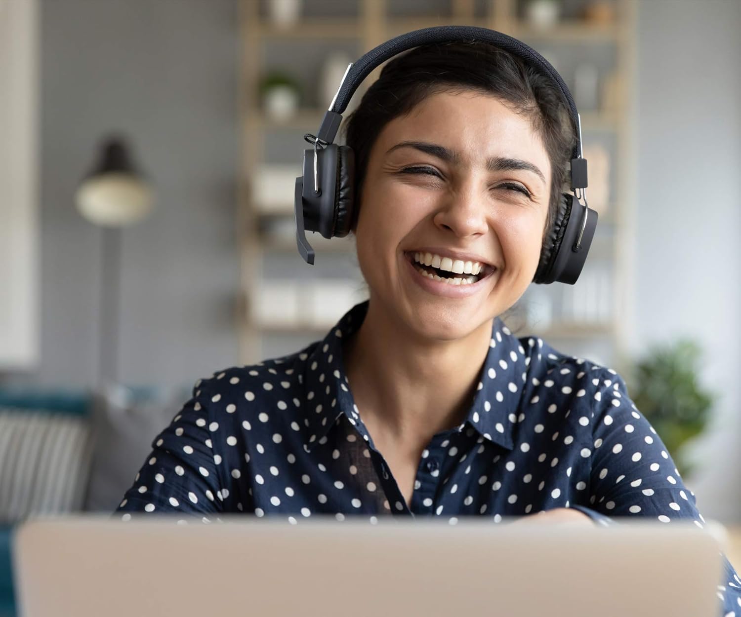 Aluratek Bluetooth 5.0 Wireless Stereo Headset – Over-Ear Headphones, Boom Microphone, Long Battery Life for Phone Calls, Music, Compatible with PC, Laptop, MacBook, Tablets, Smartphone - ABHS02F