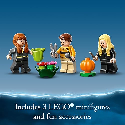 Miniatura 6 de LEGO Harry Potter Hufflepuff House Banner 76412 Hogwarts Castle Common Room, decoración de pared, juego de construcción con 3 minifiguras y