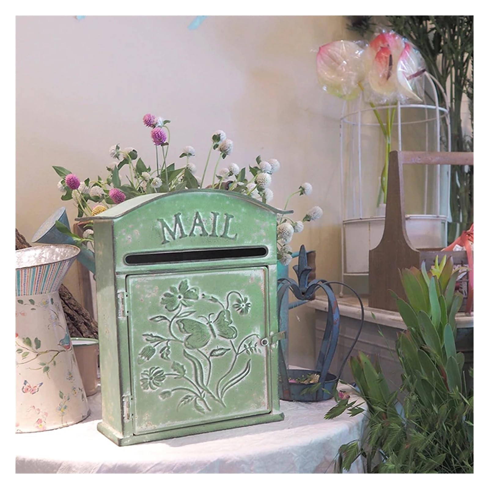 Boîte aux lettres de jardin vintage vert pour retrouver le bonheur de recevoir de vraies lettres