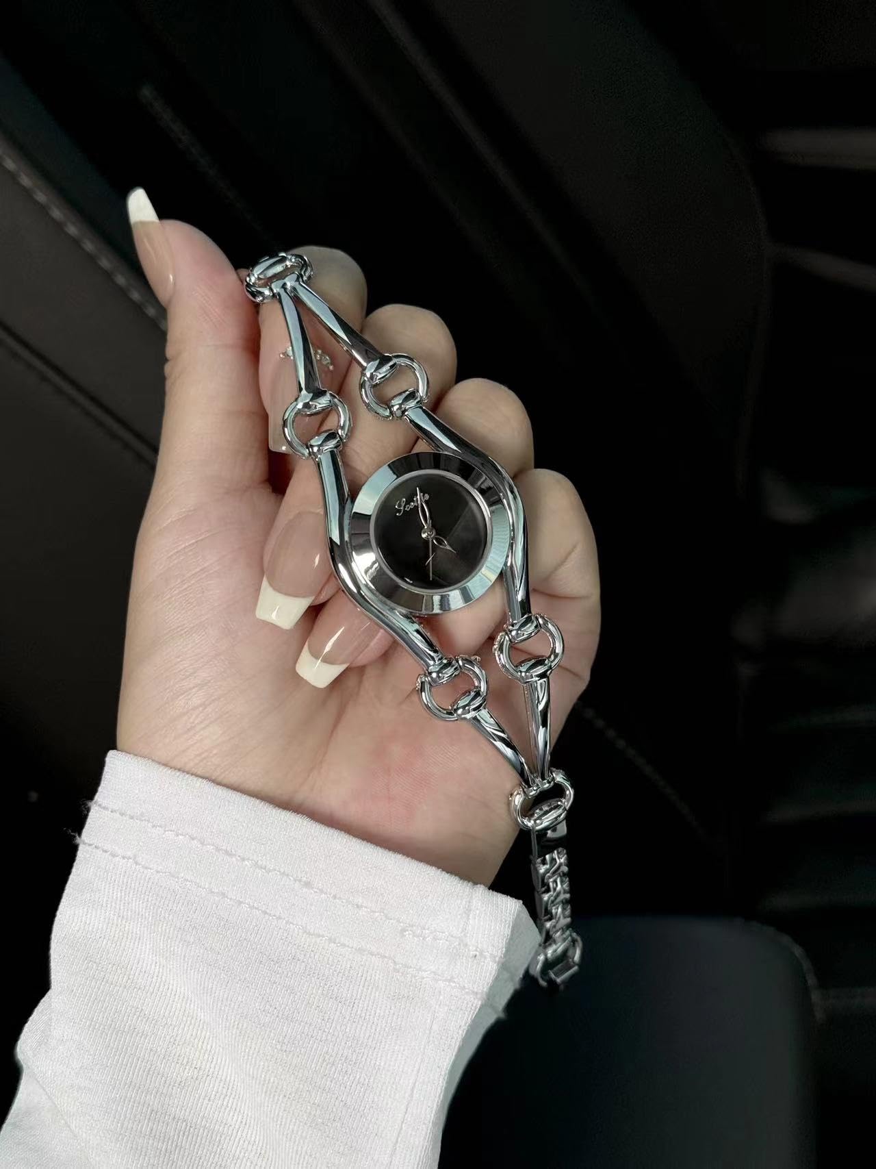 PASOY Reloj minimalista de lujo para mujer, pulsera de acero inoxidable, elegante diseño inspirado en joyas, impermeable, reloj de pulsera de moda para mujer, plateado, dorado