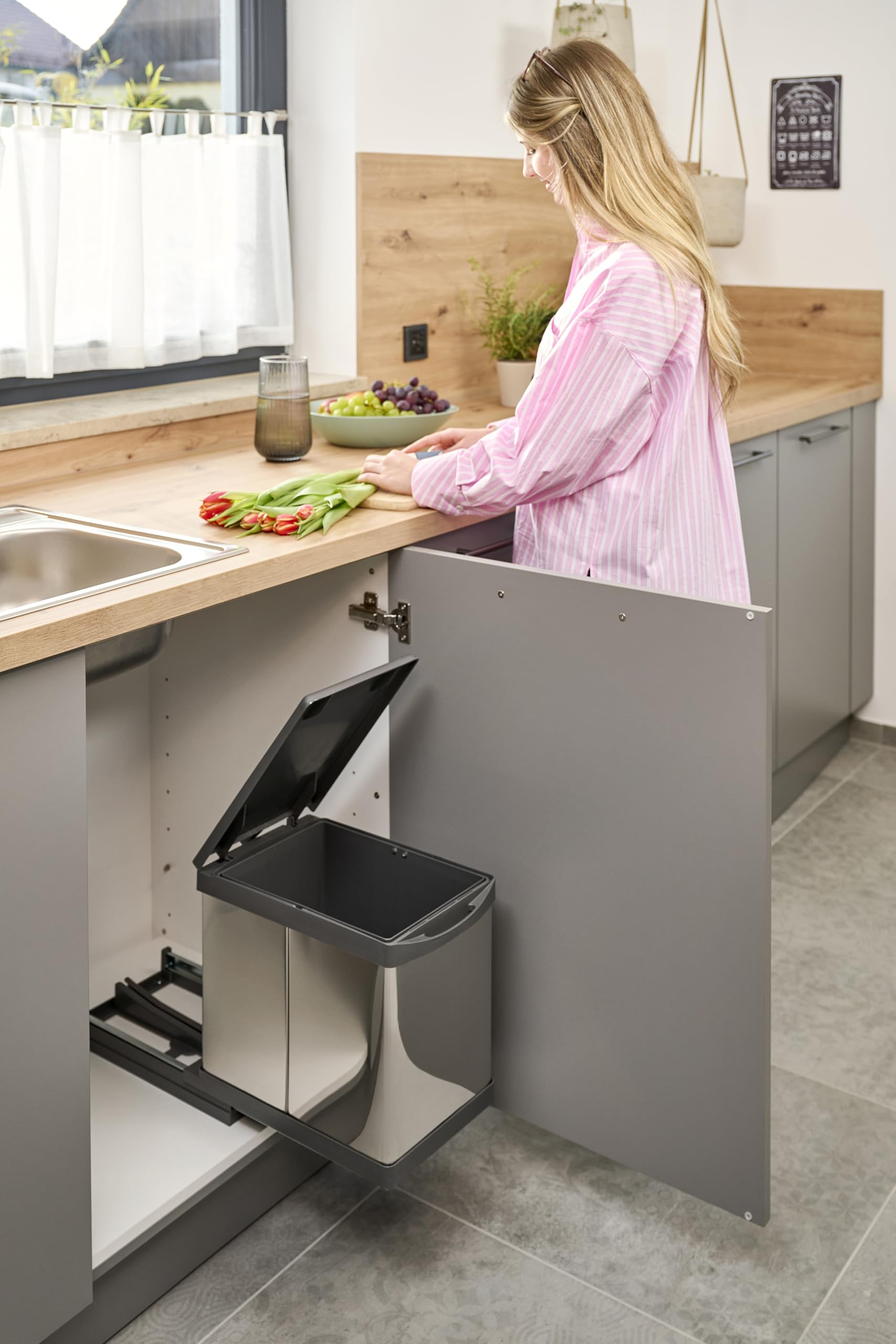 Aspira Home Müllomatic PRO 1 | SMART Einbau Mülleimer Küche ausziehbar, Abfallsammler für Unterschrank mit automatischem Auszug beim Türöffnen, 1 x 16 L Inneneimer, Edelstahl Kunststoff