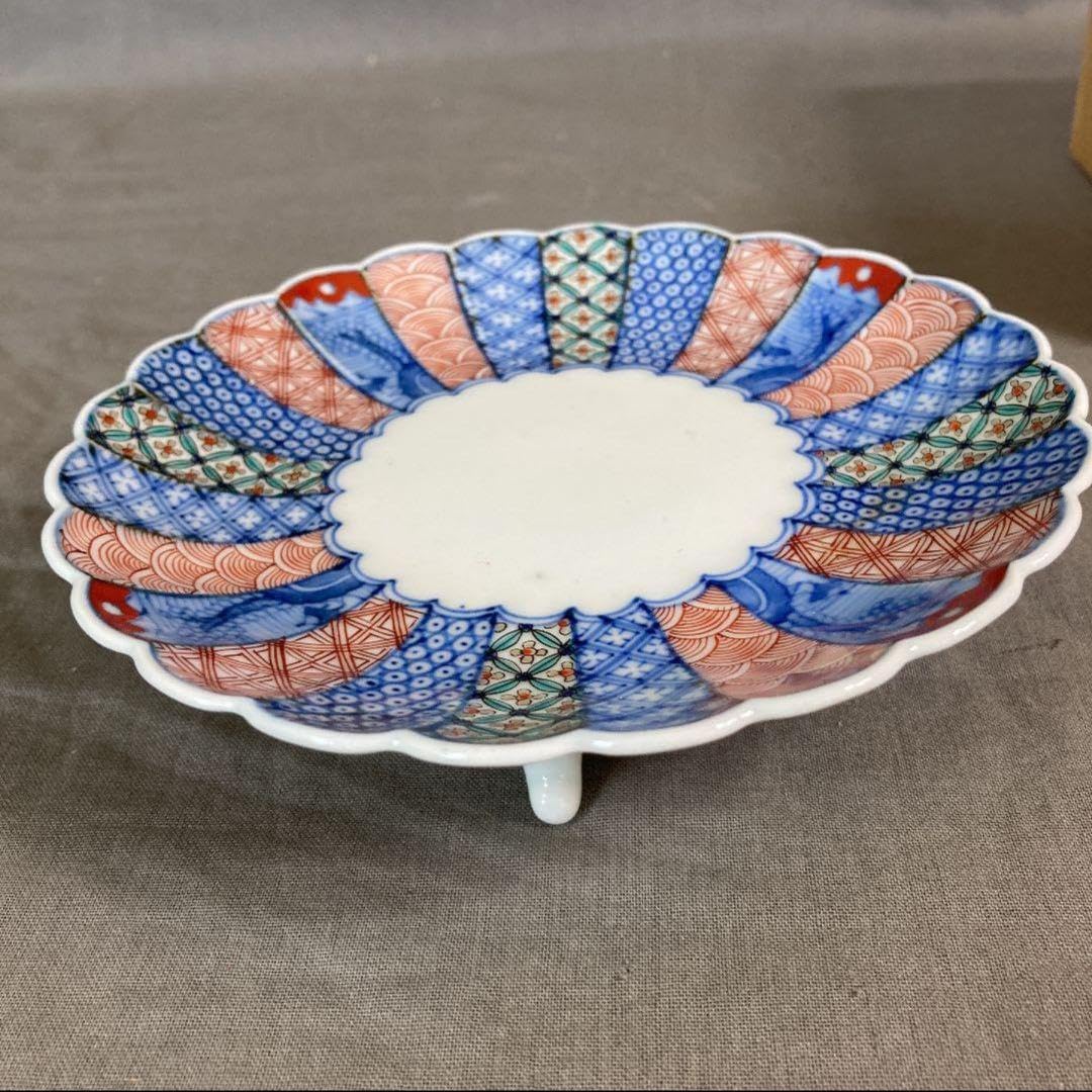 人間国宝 酒井田柿右衛門作 染錦菊地紋 三つ足菊 人間国宝 酒井田柿右衛門作 染錦菊地紋 三つ足菊