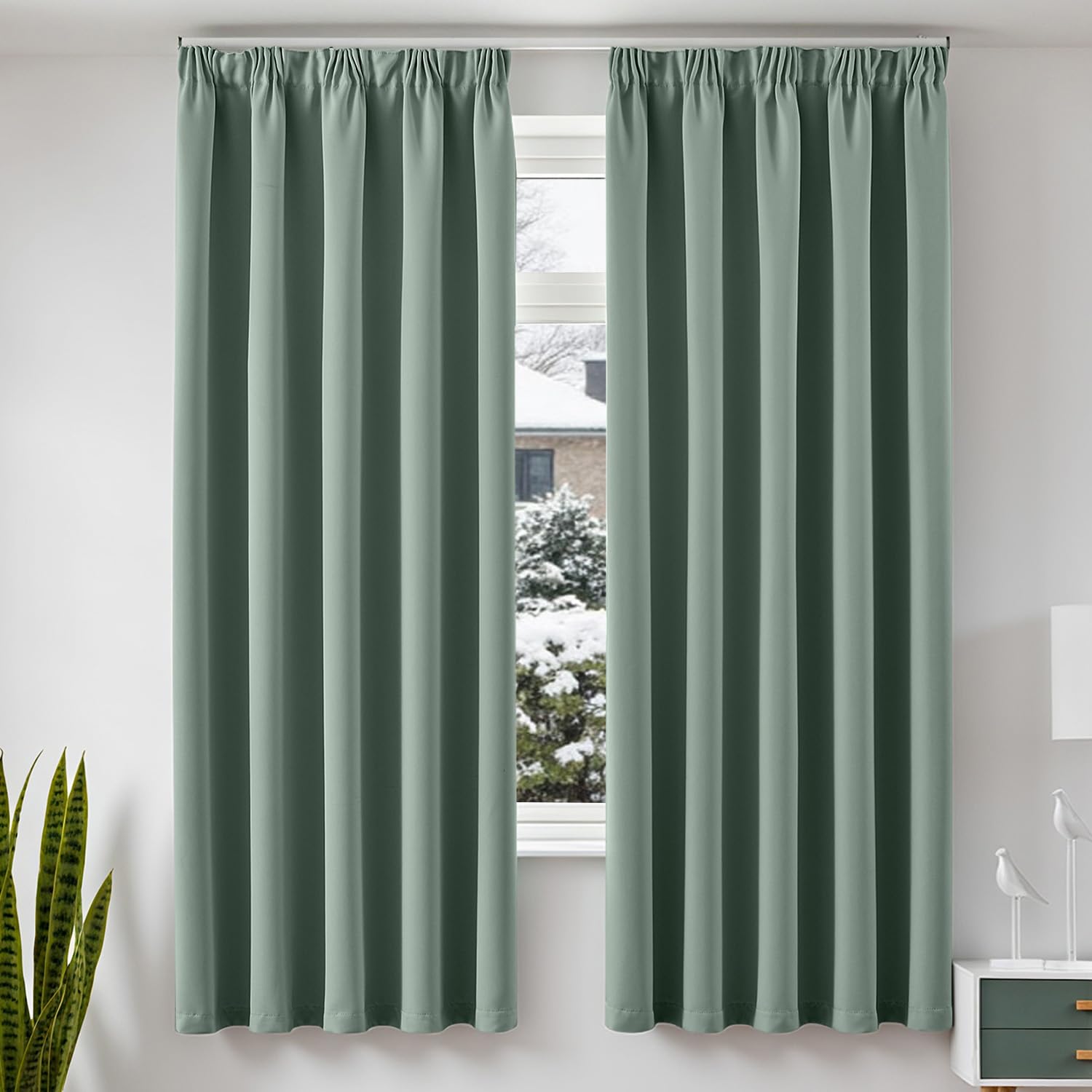 Rideau occultant galon fronceur vert sauge 140x200 pour fenetre et porte
