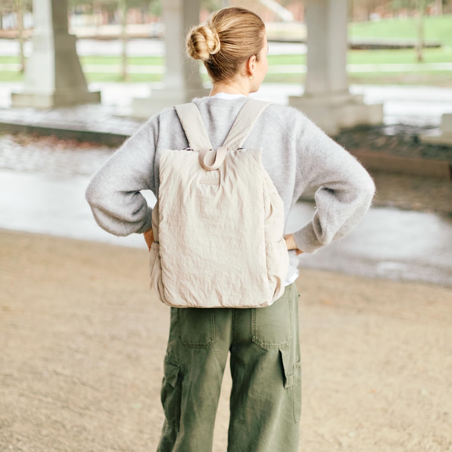 Childhome, Sac à Dos à Langer Bébé Mellow – Matelas à Langer Intégré, Compartiments Organisés, Pochette Isotherme, Pochette Lingettes, Crochets Poussette, Beige
