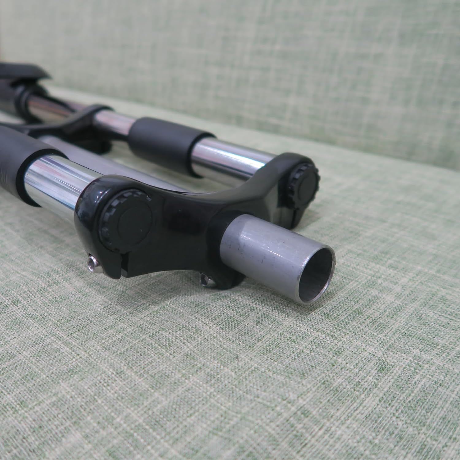 CDHPOWER 26"/29" Bicycle Suspension Fork, Double Shoulder, Triple Tree, 1-1/8" Threadless, 28.6mm Straight Tube, Black, Disc Brake (26")