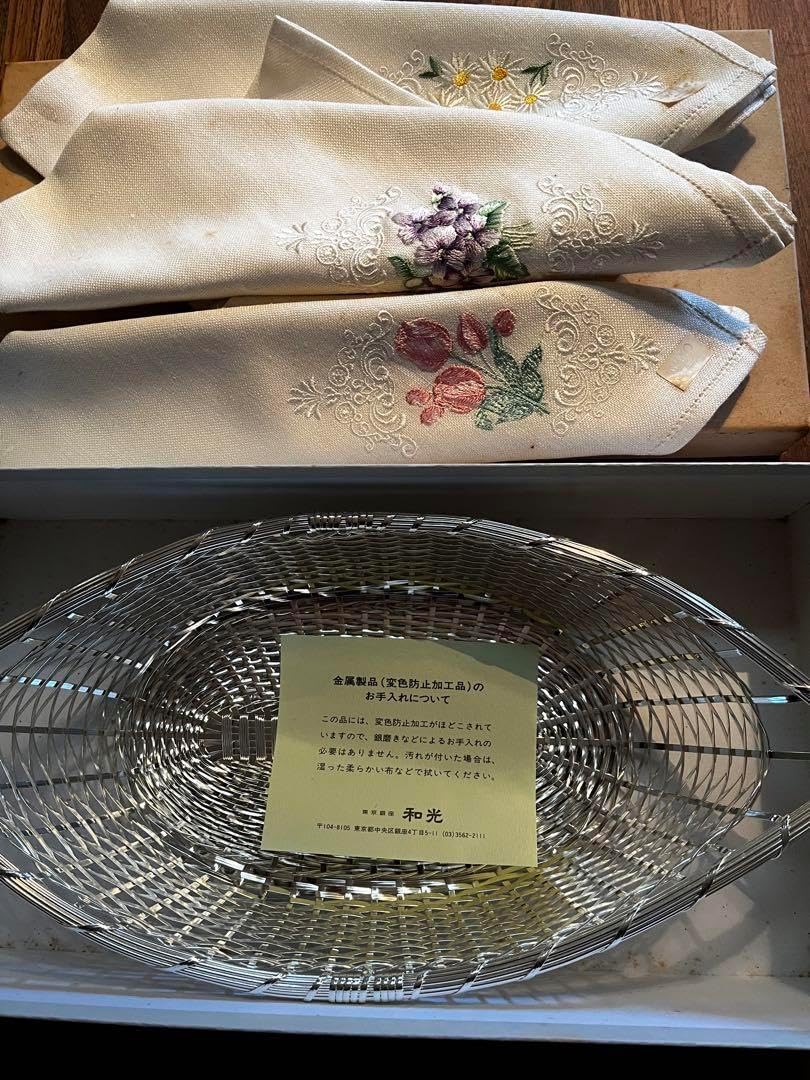 銀座.和のシルバー加工のバスケット。麻布ナフキンセット