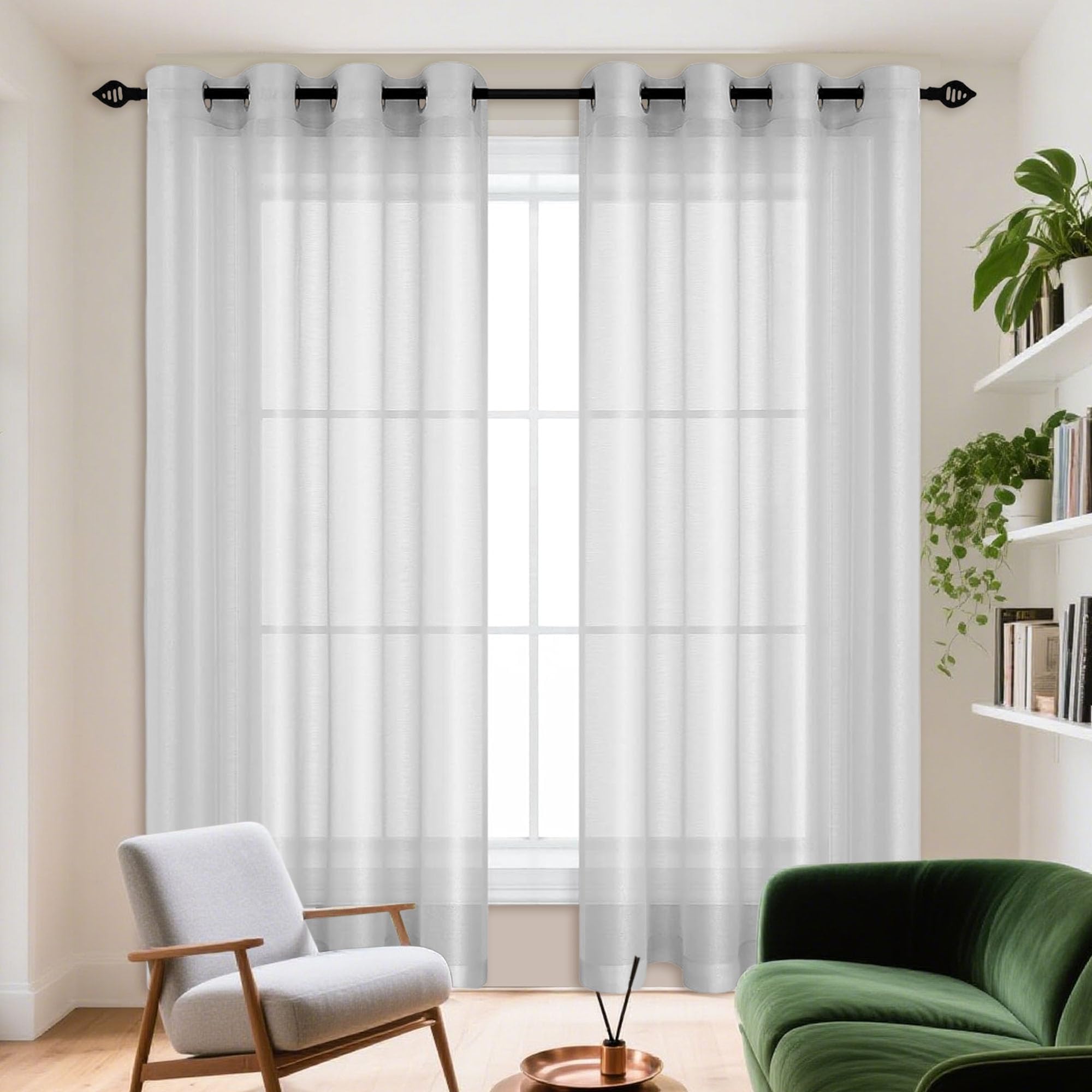 Rideaux voilages à oeillets filtrants pour préserver l'intimité du salon avec style
