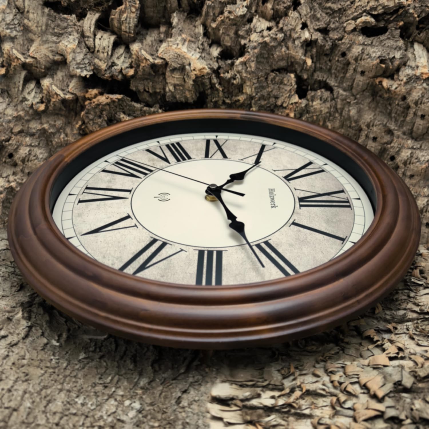 Holzwerk BEDBURG Natur Vintage Retro Holz Funk Wanduhr Holz-Uhr Funkwanduhr mit Römischen Ziffern Funkuhr nahezu lautloses Uhrwerk leise Tickgeräusche Massivholz Natur 14 Zoll 35cm Braun (Braun)