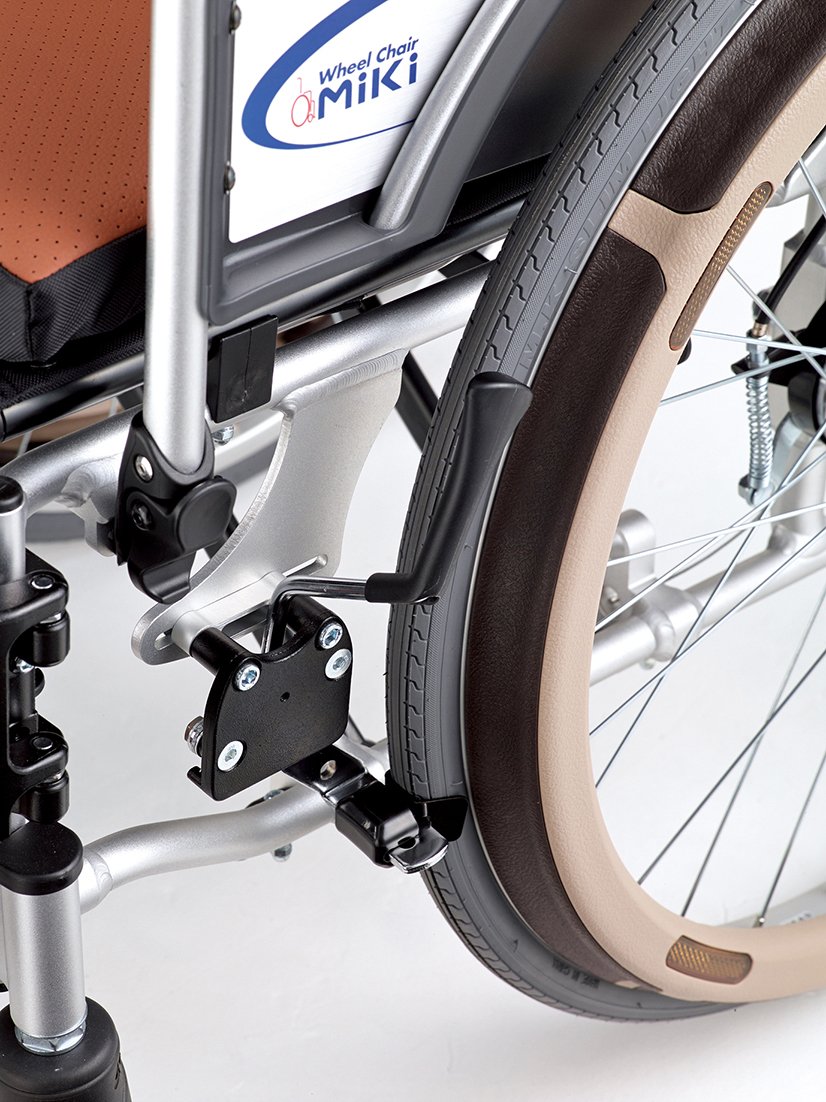 Amazon | ミキ 自走型コンパクトモジュール車いす SKT-1000 ブラウン 