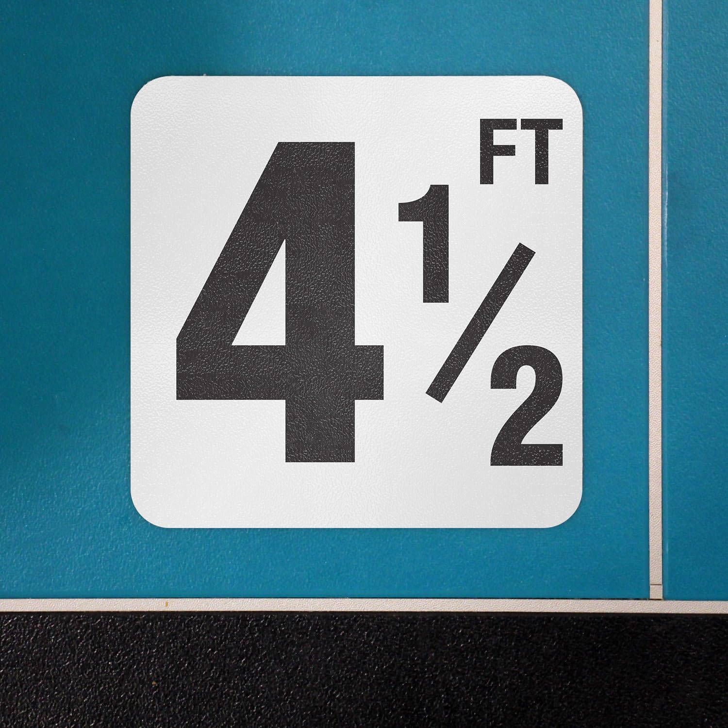 SmartSign Marcador adhesivo de profundidad de piscina "4 y 1/2 pies", altura de letra de 4 pulgadas, vinilo laminado de 20 mil con superficie antideslizante de guijarros, 5.75 x 5.75 pulgadas, blanco