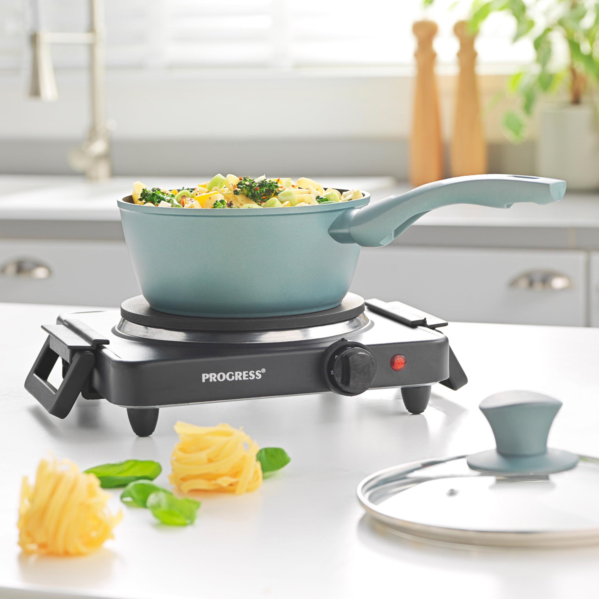 Progress Piastra Singola – Fornello Elettrico da 1500W con 5 Livelli di Calore, Piastra Portatile da 18,5 cm, Design Compatto Facile da Pulire e Piedini Antiscivolo, Ideale per Cucine Piccole