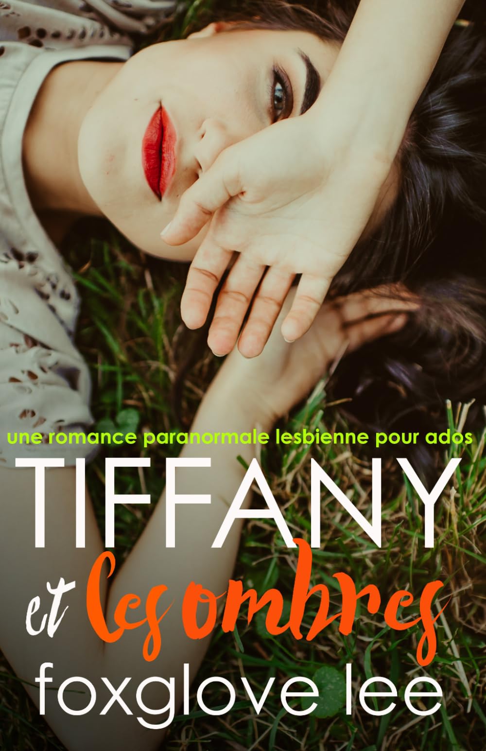 Tiffany et les ombres: une romance paranormale lesbienne pour ados