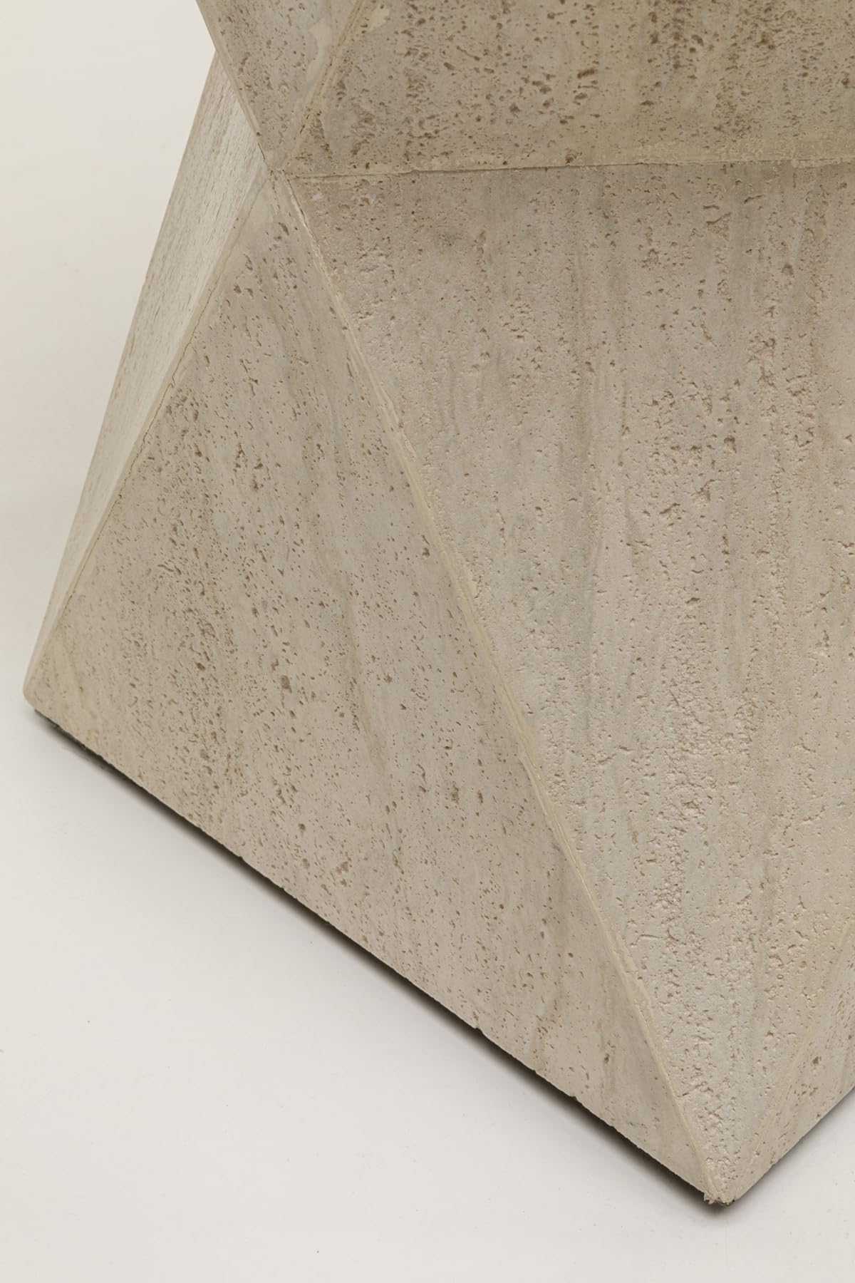 Kare Design Mesa Auxiliar Luxury Triangle Travertine, Beige, Aspecto Piedra, Altura 54cm, Moderno, Elegante, Mesa de Centro, Mesita de Noche, Decorativa, Decoración para Salón