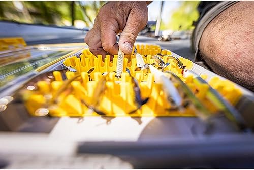 Miniatura 6 de Plano Edge 3700 - Caja de almacenamiento vertical de cebo y cebo espía, gris y amarillo, soporta hasta 52 cebos verticales, caja organizadora de