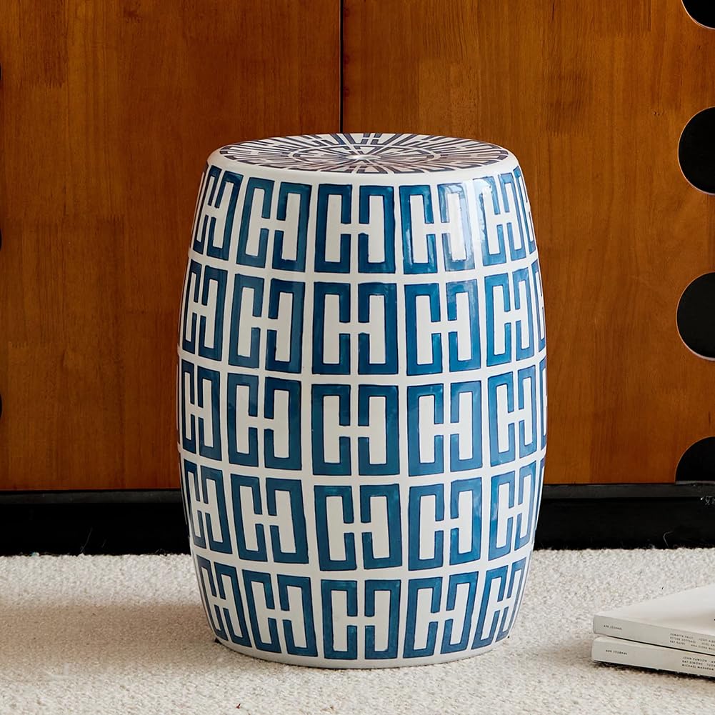 Table d'appoint extérieure en céramique bleue et blanche pour terrasse chic