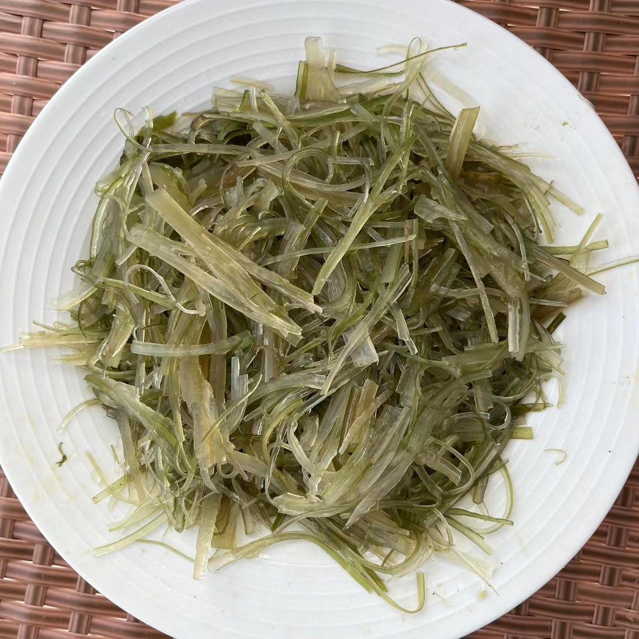 Wakame tige d'algues salade wakame bande wakame tiges de moutarde de mer coupées