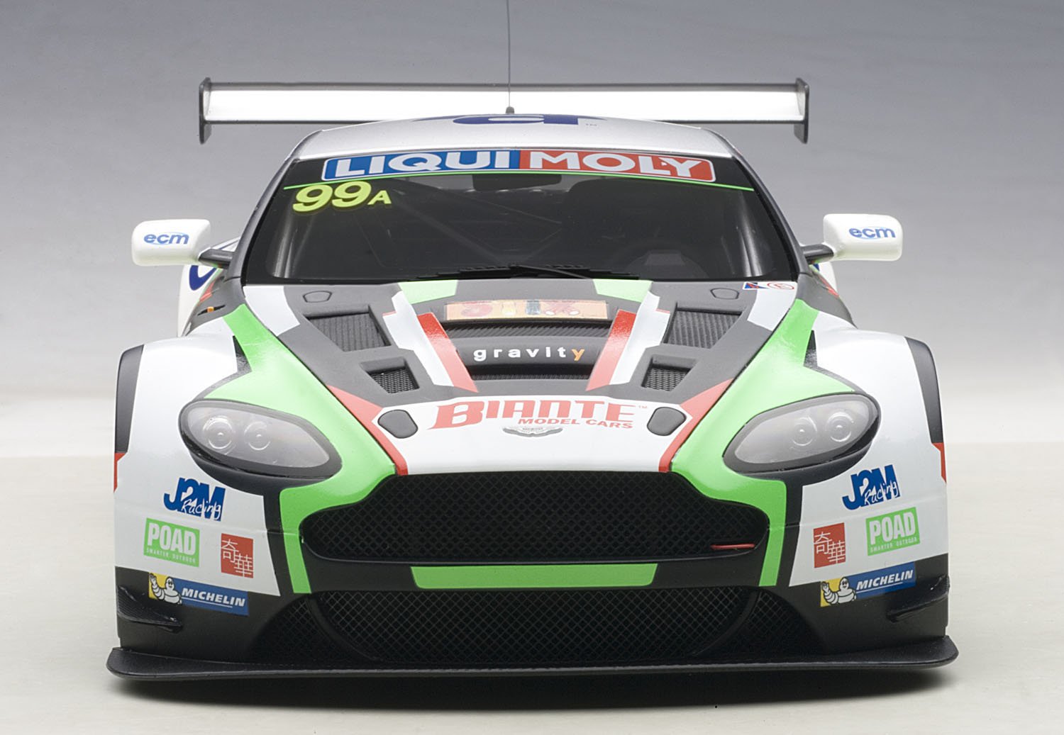 AUTOart 1/18 アストンマーチン V12ヴァンテージ シルバー 美品 Amazon | AUTOart 1/18 アストンマーチン V12 ヴァンテージ 2015 #99