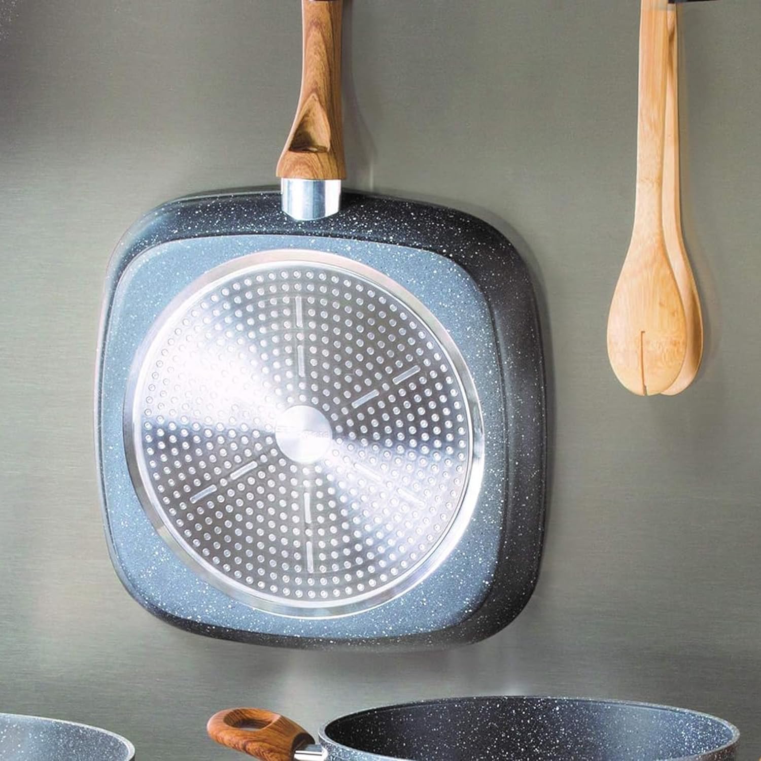 Avilia Set Padella Rotonda Antiaderente con Grill Quadrata e Pinze - Set Padella, Grill ad Induzione e Pinze, con Rivestimento Marmotech e Pinze in Bambù, Padella da 24cm e Bistecchiera da 28 cm