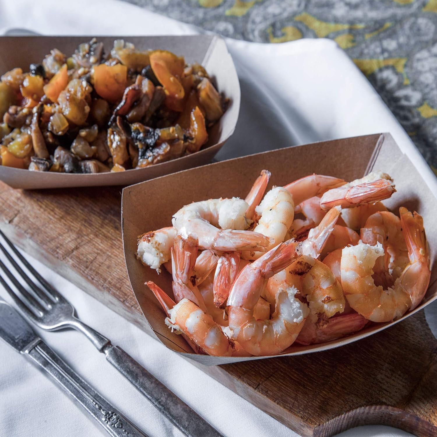 Angel's Peel Lounge Jednorazowa papierowa taca na żywność 237 ml – przyjazna dla środowiska, odporna na tłuszcz łódki fast food na imprezy, pikniki, karnawał, kemping, frytki Nachos Hot Corn Dogs (opakowanie 100 szt.)