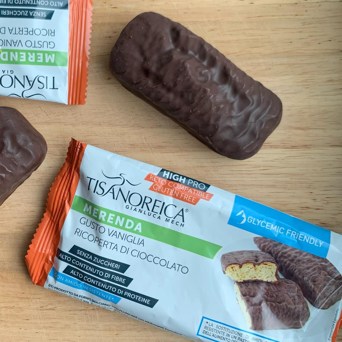 Gianluca Mech | Merenda Vaniglia Ricoperta di Cioccolato, 10 Pezzi x 43g, Snack Proteico Senza Zuccheri, ad Alto Contenuto di Fibre e Proteine, Senza Glutine e Vegan