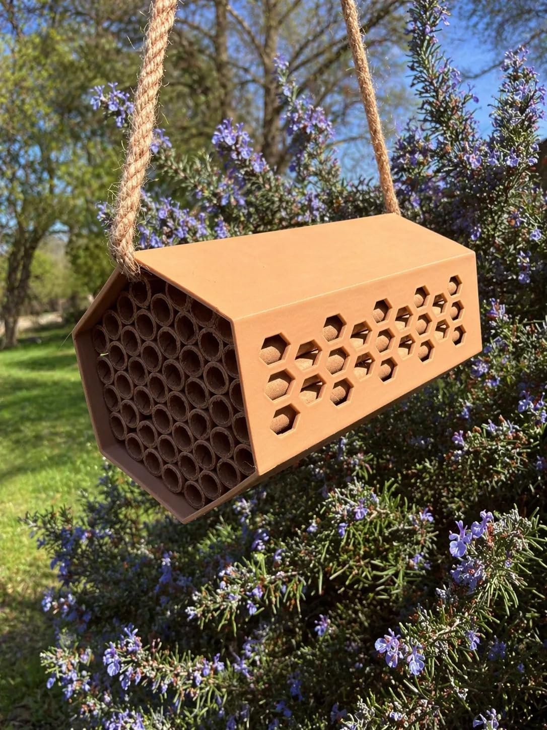 Bee House for Garden, Honeycomb Pollinator Hotel with Natural, Mason Bee Habitat, Decorative Outdoor Bee House for Garden & Yard (Green)