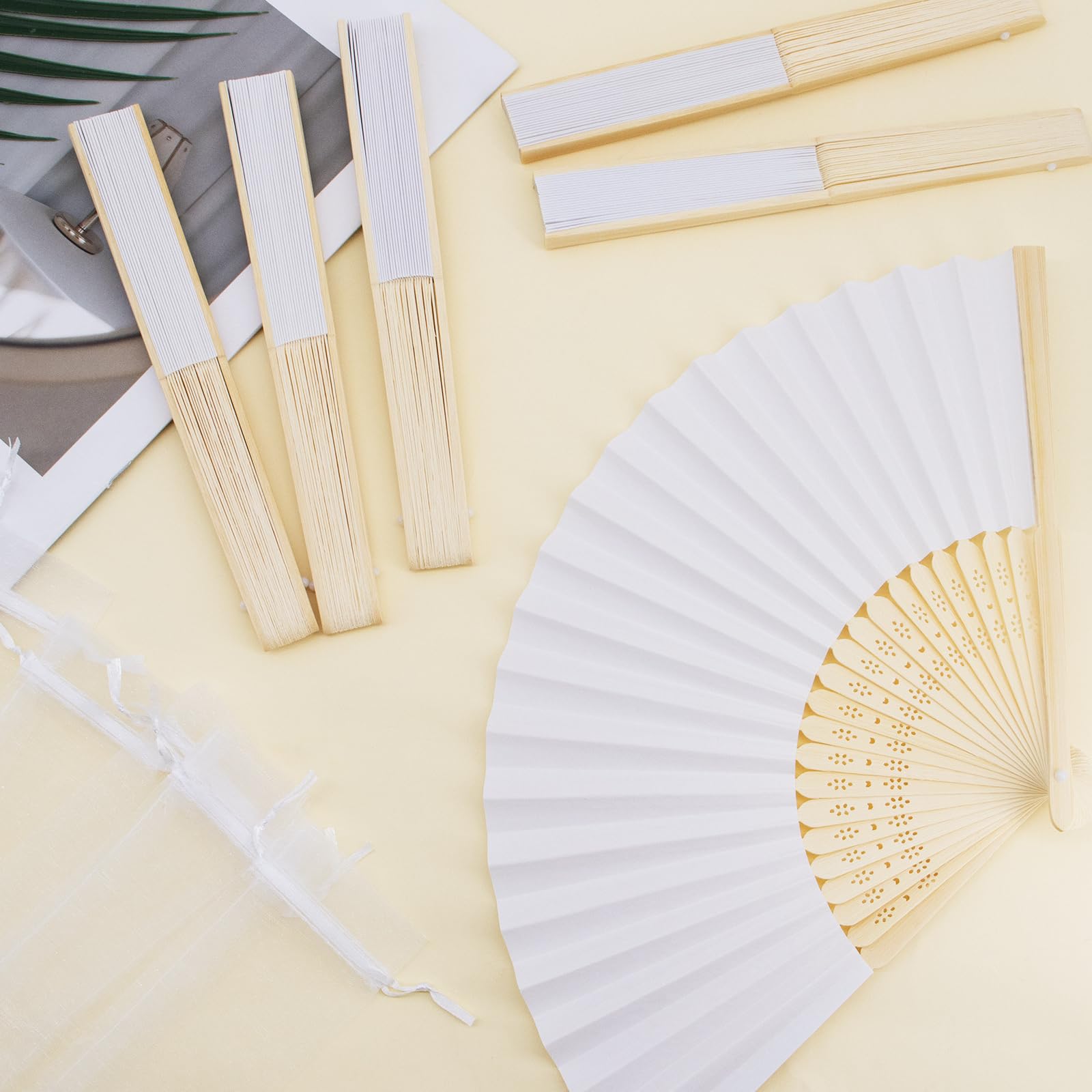 32 Pièces Éventail Mariage Papier, Éventail Blanc Mariage Eventail Pliable, Eventail en Bois, Eventail Papier Blanc pour les Mariages, les Fêtes et la Décoration Artisanale