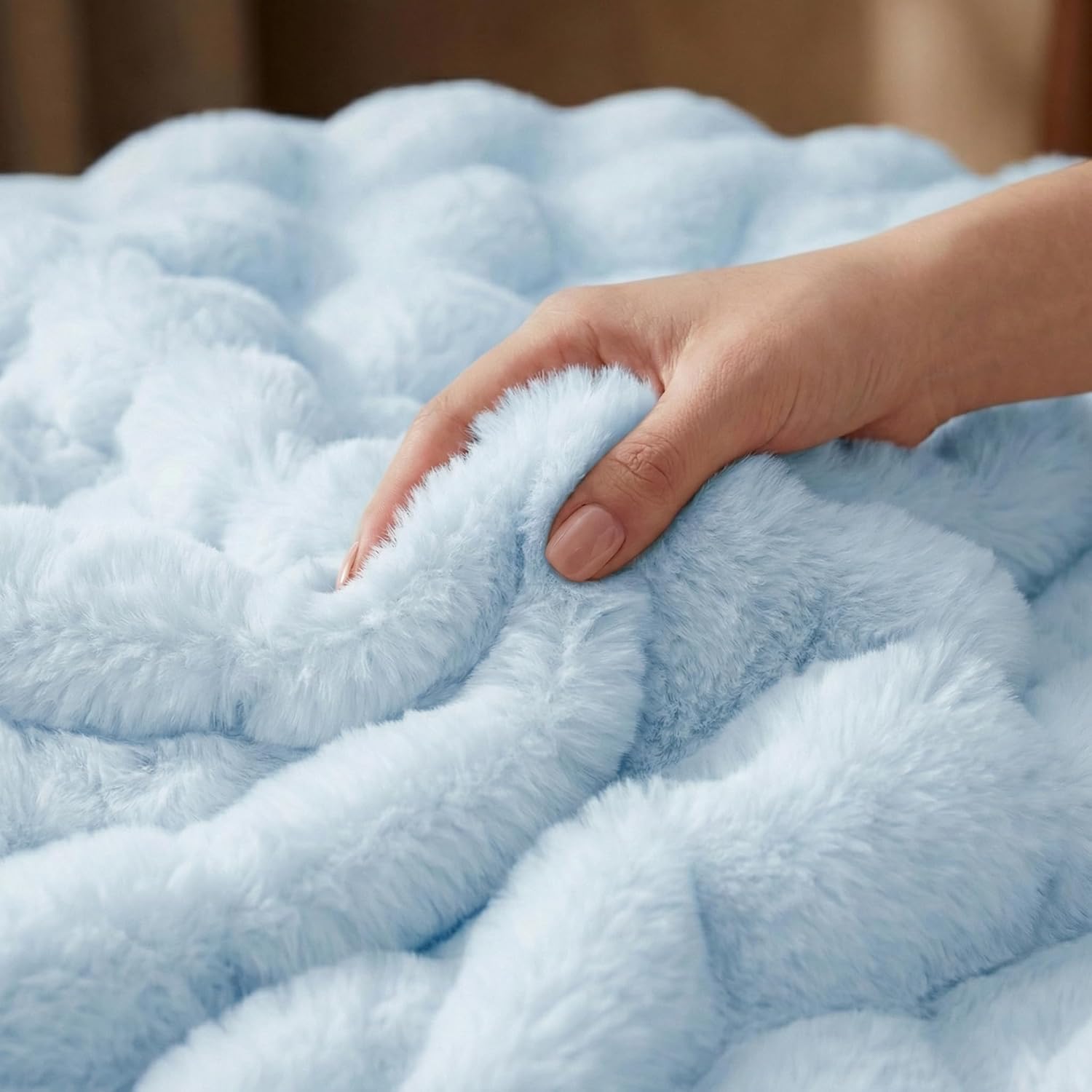 Leximan Cozy Faux Fur Throw Blanket for Couch, Reversible Plush Fluffy Decorative Bubble Throw for Sofa and Living Room, Soft Lap Blanket for Bed, Dog & Cat (Light Blue, 40''x50'')